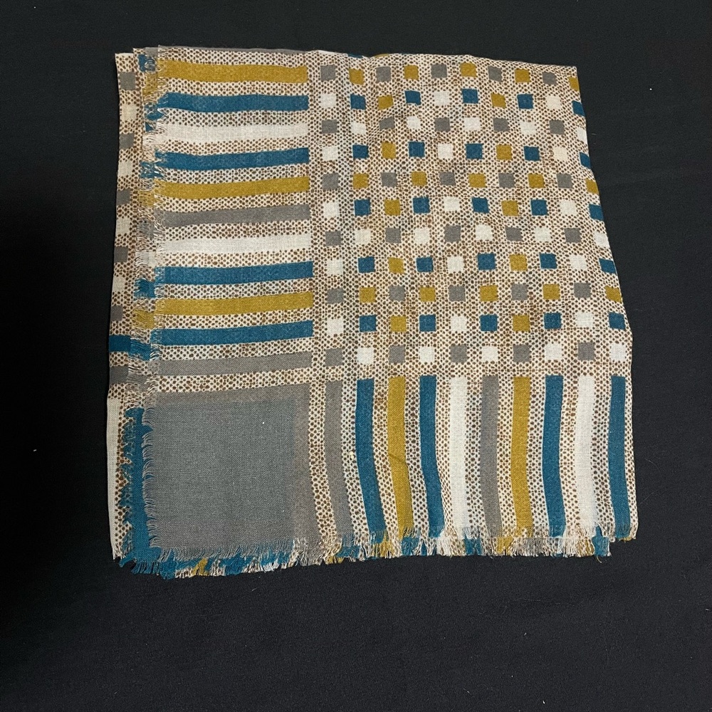 Geometric Patterned Scarf - Picture 2 of 4